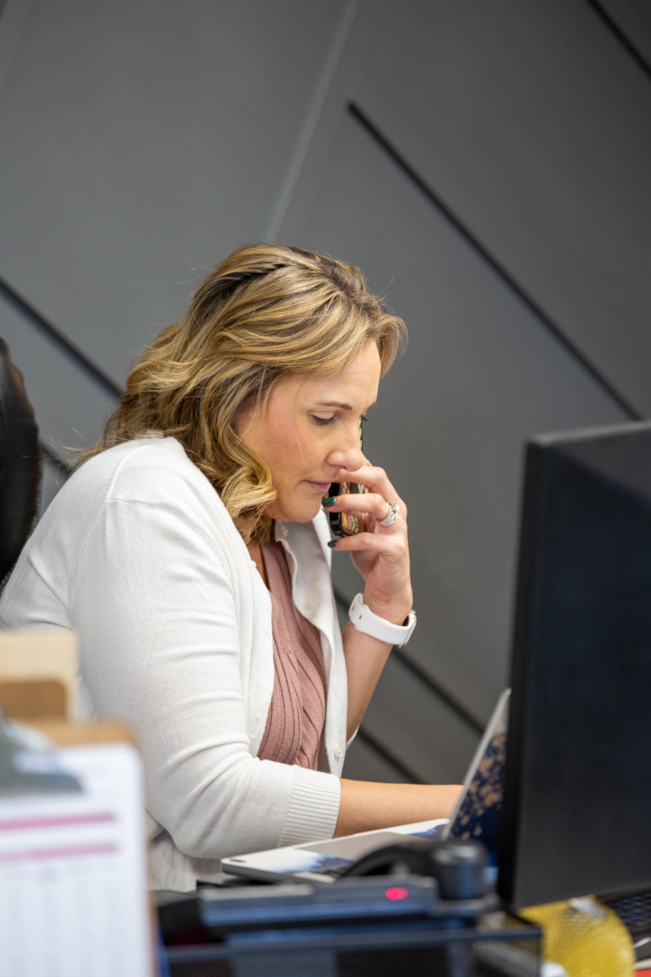 Sidewinders inside sales lead taking a customer call
